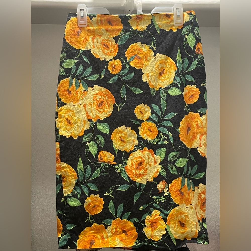 Skirt with yellow orange flowers 7th avenue New York and company size 4